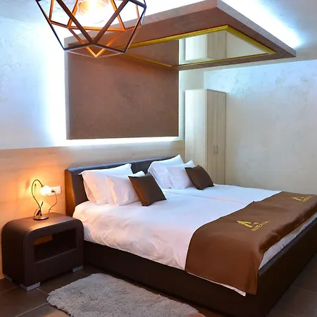 Restaurant & & Avenia 4*