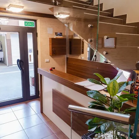 Restaurant & & Avenia Guest house Ruma