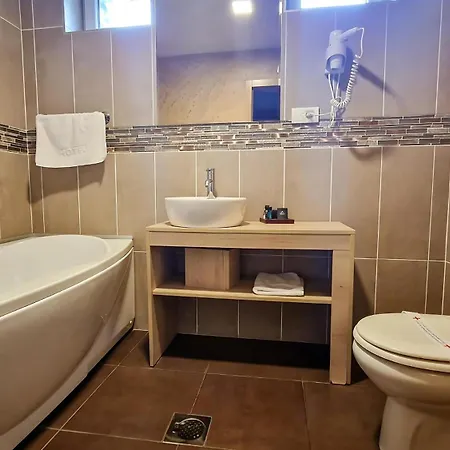 Restaurant & & Avenia 4*