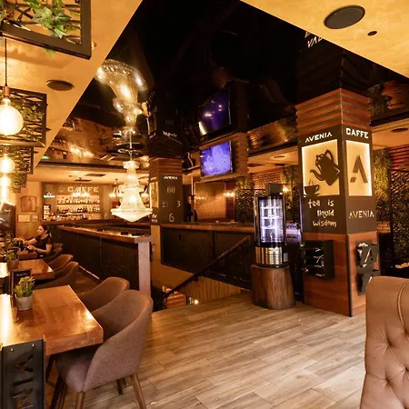 Restaurant & & Avenia