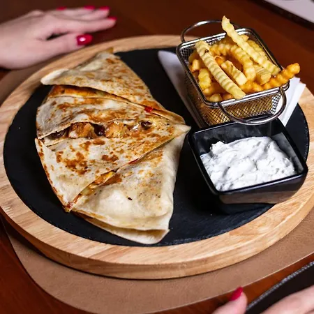 Restaurant & & Avenia Gasthof Ruma