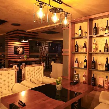 Guest house Restaurant & & Avenia Ruma
