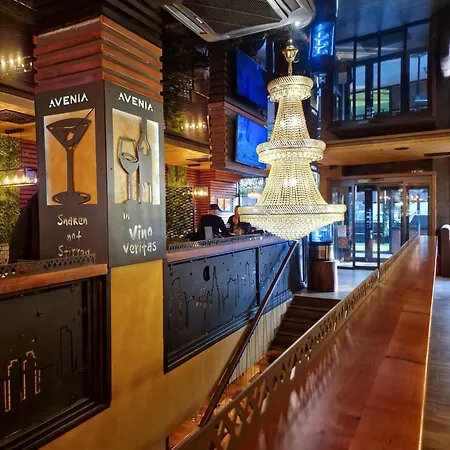 Restaurant & & Avenia Ruma