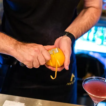 Avenia Restaurant & 4*