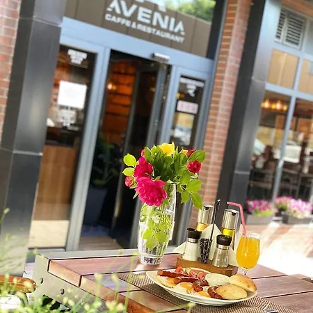 Restaurant & & Avenia