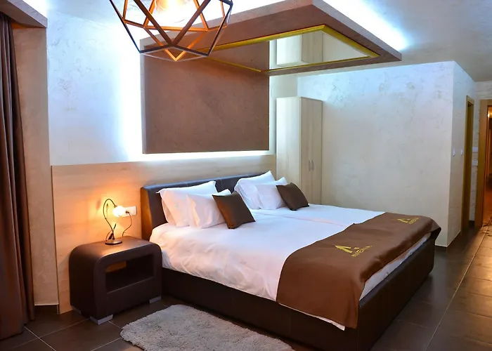 Avenia Restaurant & 4*